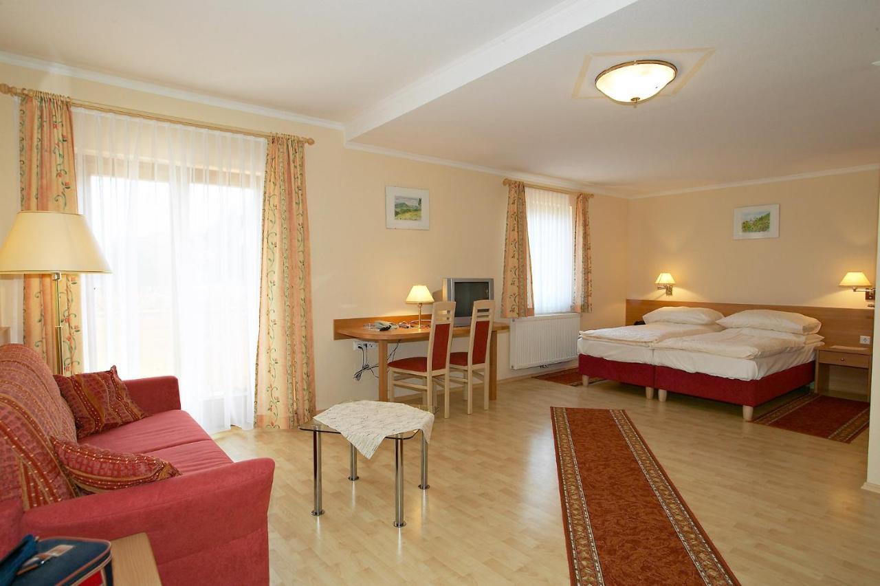 Familiengasthof Pension Oedenhof Занкт-Корона-ам-Вексель Екстер'єр фото